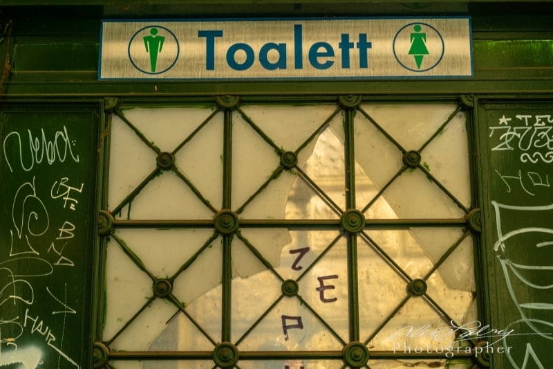 Public Toilet, Budapest, 2018